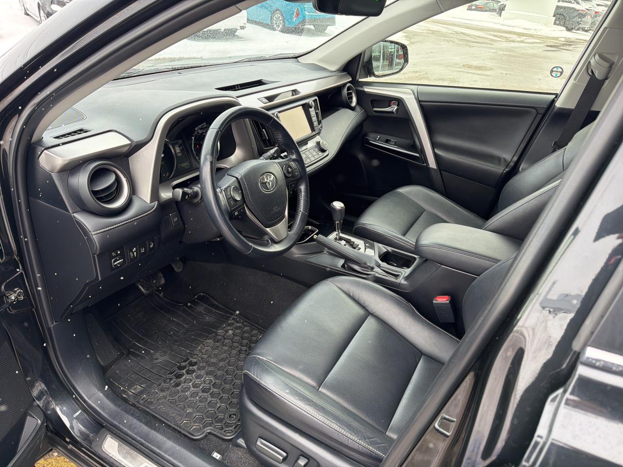 2016 Toyota RAV4 Hybrid Limited Photo