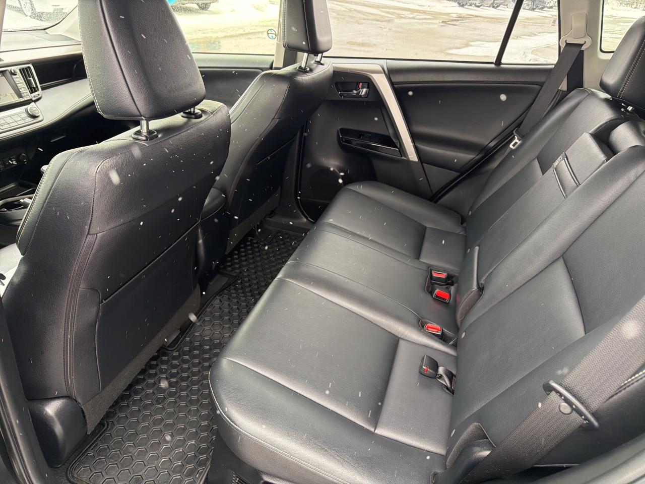 2016 Toyota RAV4 Hybrid Limited Photo