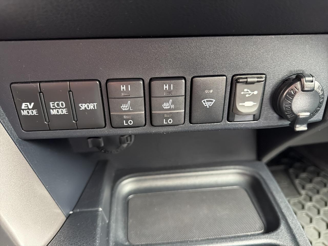 2016 Toyota RAV4 Hybrid Limited Photo