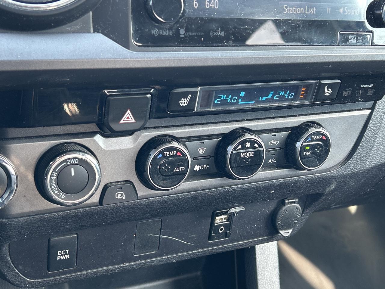 2016 Toyota Tacoma SR5 TRD OFF ROAD, CLEAN CARFAX, BACK UP CAMERA! - Photo #17