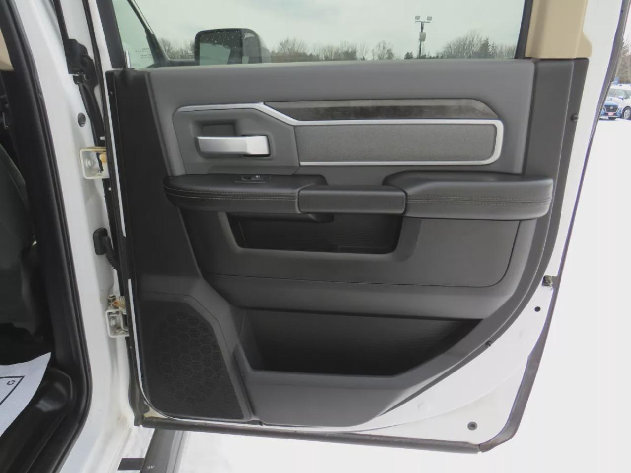 2019 RAM 2500 Big Horn (**CLEAN TITLE!!**NO ACCIDENTS!!**4WD**ALLOY RIMS**RUNNING BOARDS**TRAILER HITCH**POWER SEATS**DIGITAL TOUCHSCREEN**PUSH BUTTON START**BLUETOOTH**CRUISE CONTROL**) Photo