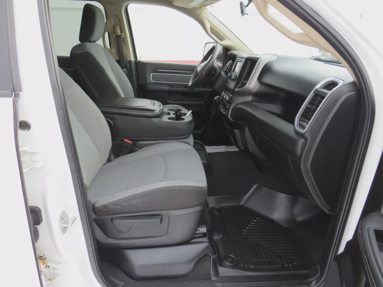 2019 RAM 2500 Big Horn (**CLEAN TITLE!!**NO ACCIDENTS!!**4WD**ALLOY RIMS**RUNNING BOARDS**TRAILER HITCH**POWER SEATS**DIGITAL TOUCHSCREEN**PUSH BUTTON START**BLUETOOTH**CRUISE CONTROL**) Photo