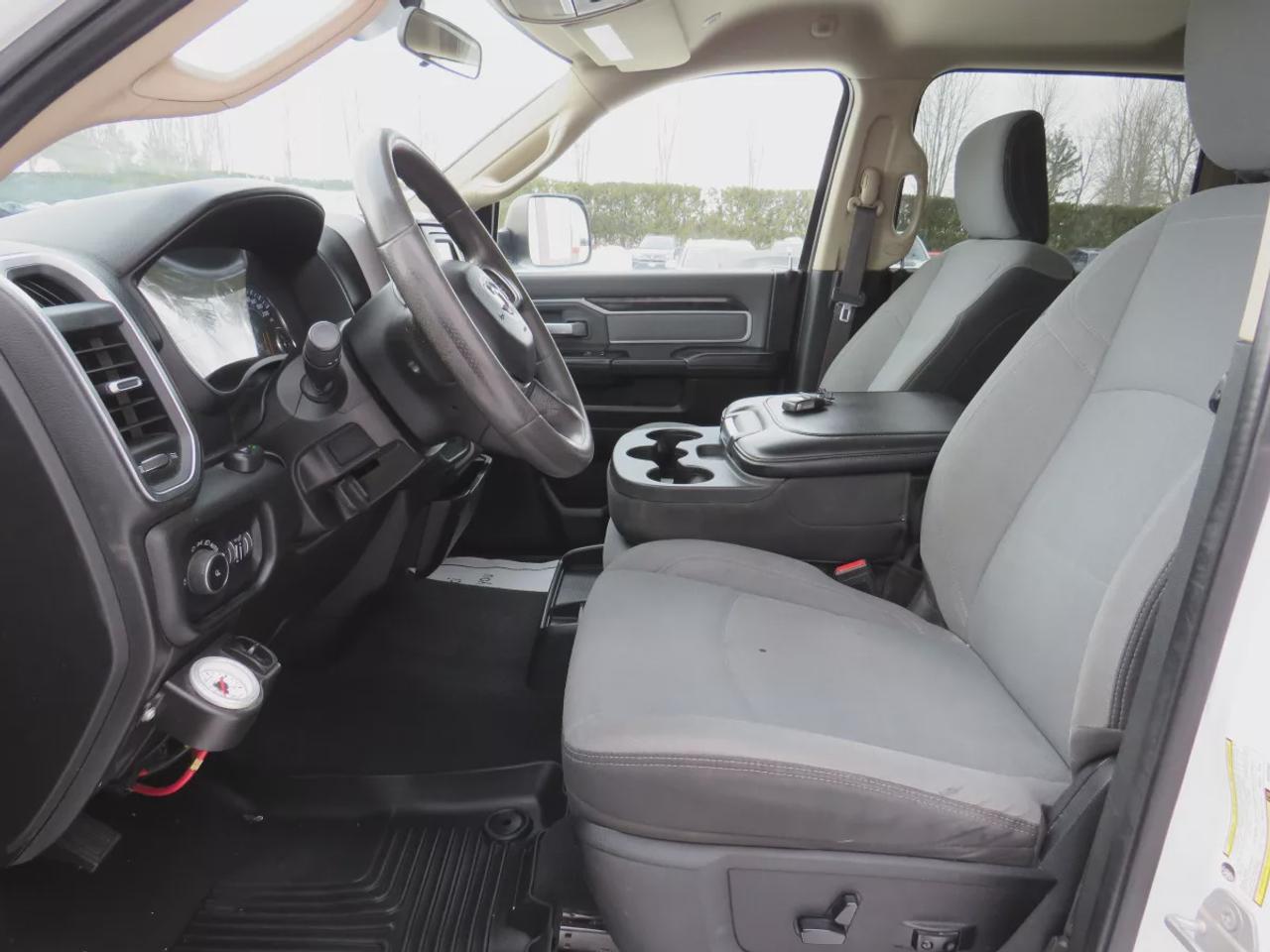 2019 RAM 2500 Big Horn  | Clean Title | No Accidents | 4WD | Alloy Rims | Running Boards | Trailer Hitch | Power Seats | Digital Touchscreen | Push Button Start | Bluetooth | Cruise Control Photo3