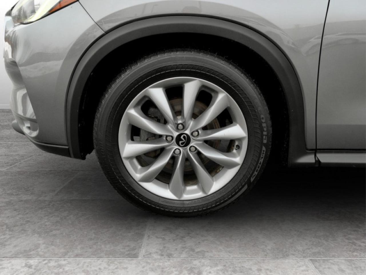 2020 Infiniti QX50 ESSENTIAL AWD  **LOW MILEAGE** Photo