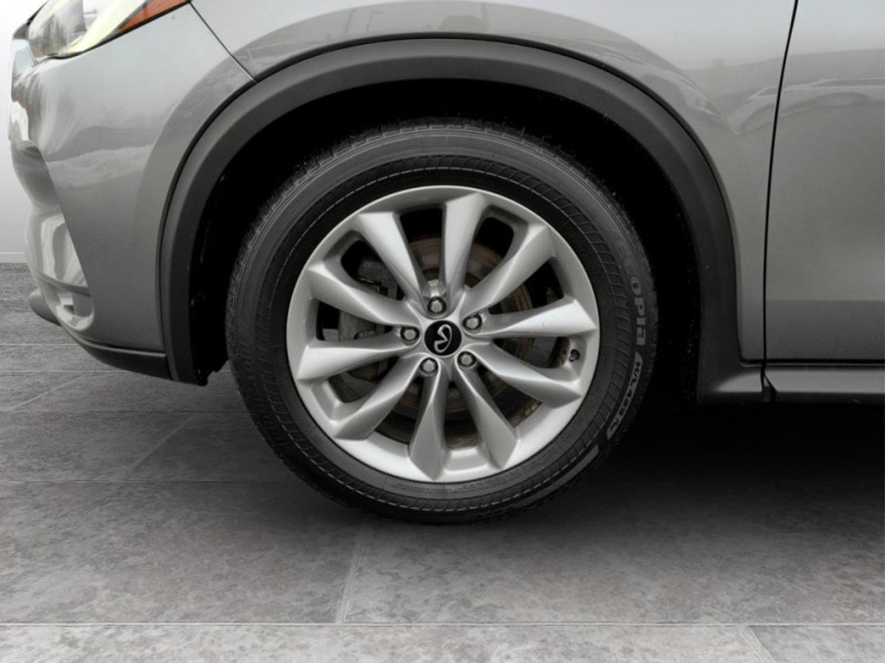 2020 Infiniti QX50 ESSENTIAL AWD  **LOW MILEAGE** Photo