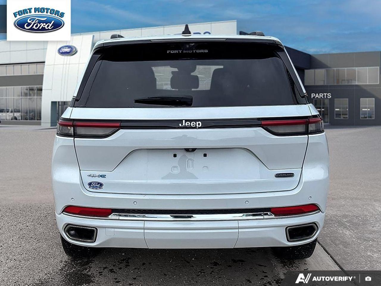 2023 Jeep Grand Cherokee 4xe Overland Photo4