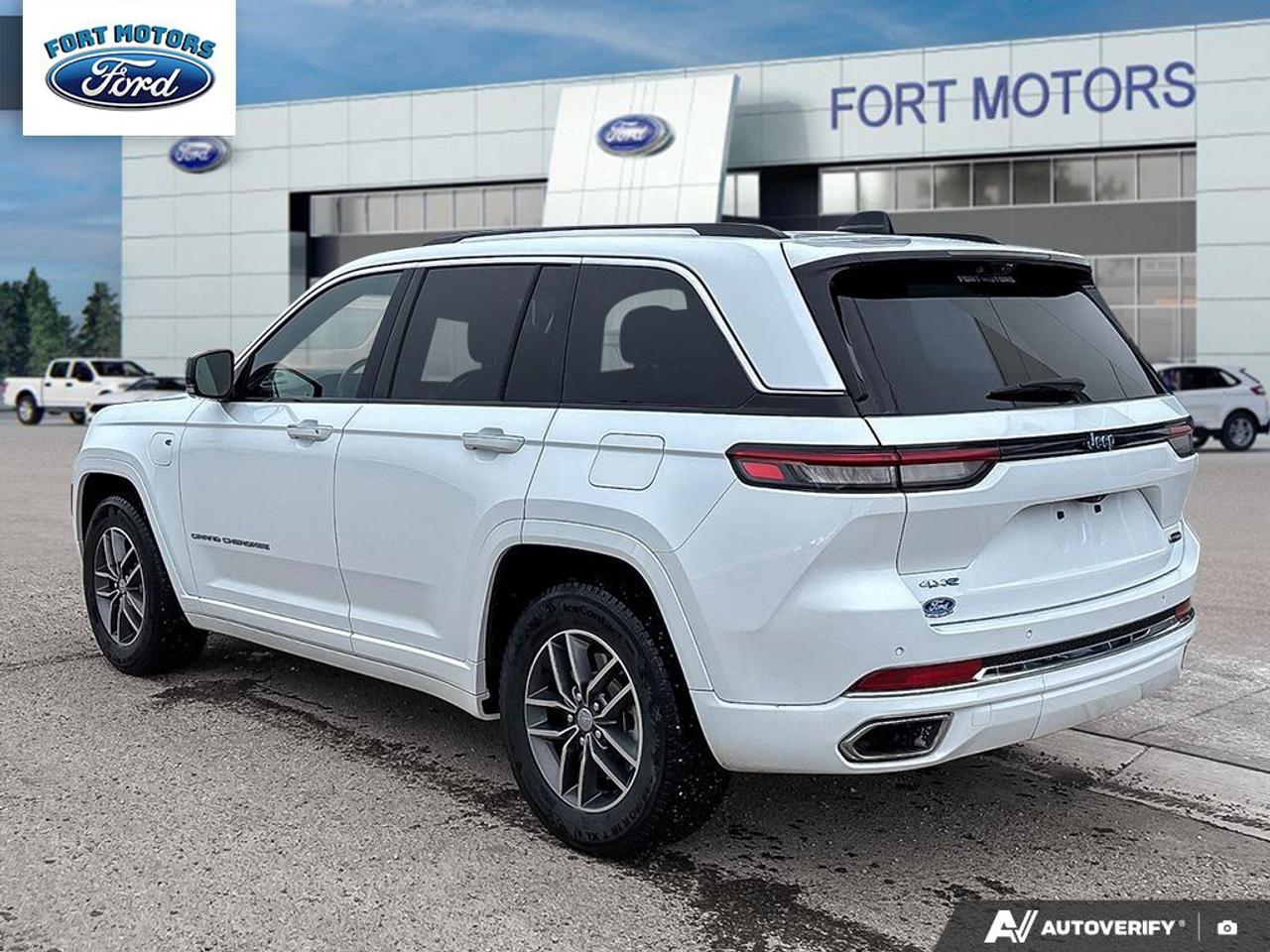 2023 Jeep Grand Cherokee 4xe Overland Photo3