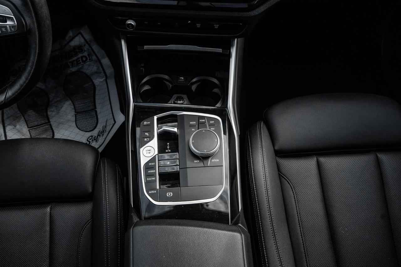 2023 BMW 3 Series 330e xDrive Photo