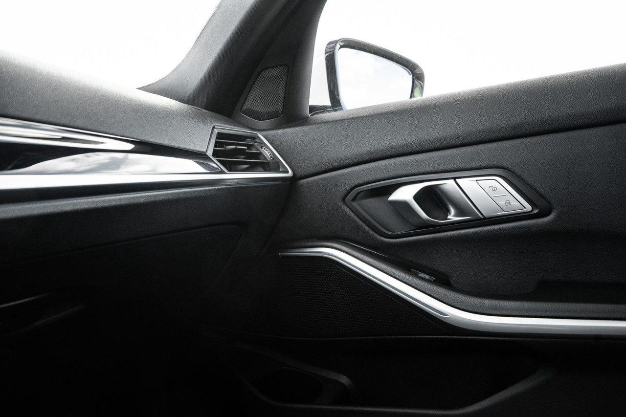 2023 BMW 3 Series 330e xDrive Photo