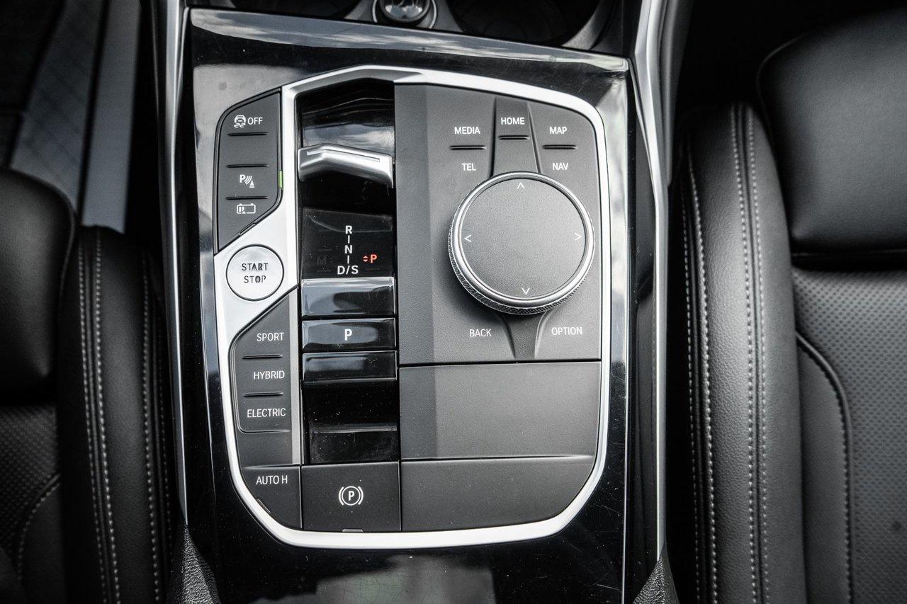 2023 BMW 3 Series 330e xDrive Photo