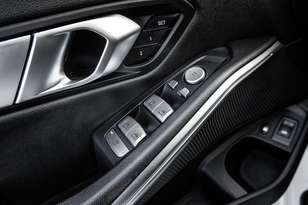 2023 BMW 3 Series 330e xDrive Photo
