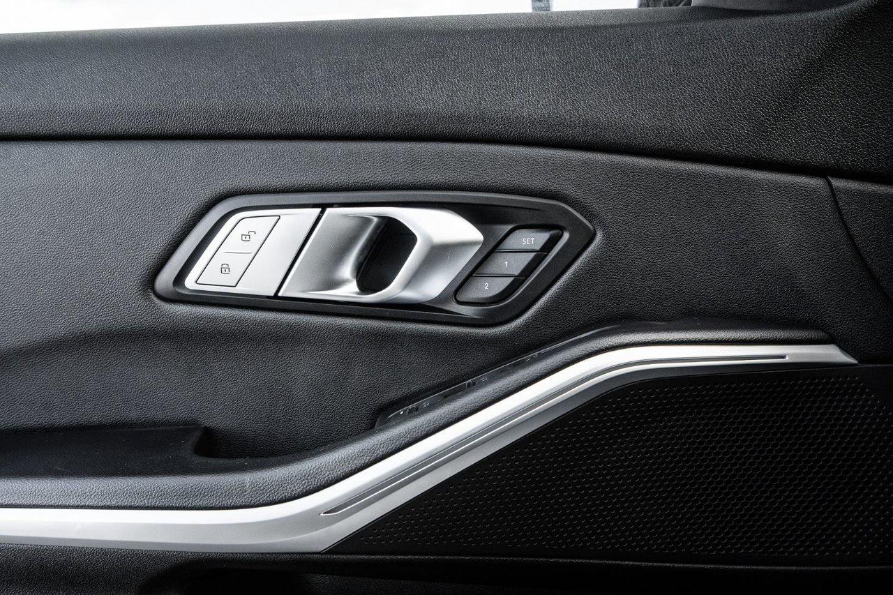 2023 BMW 3 Series 330e xDrive Photo