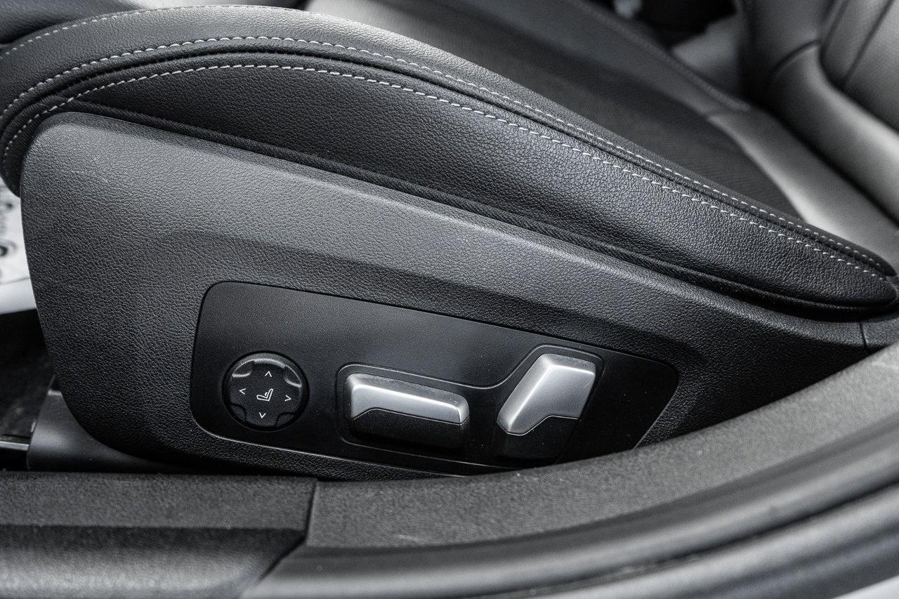 2023 BMW 3 Series 330e xDrive Photo