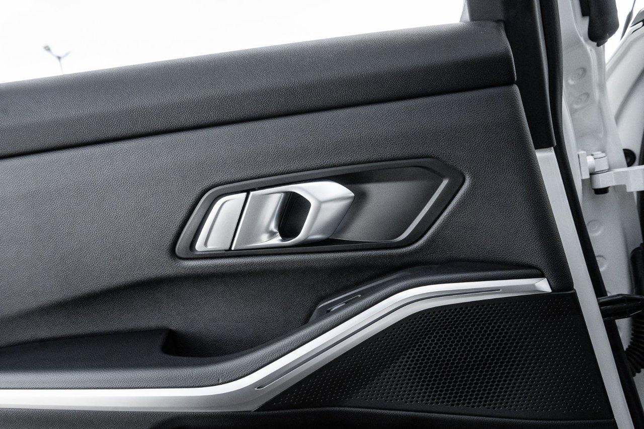 2023 BMW 3 Series 330e xDrive Photo