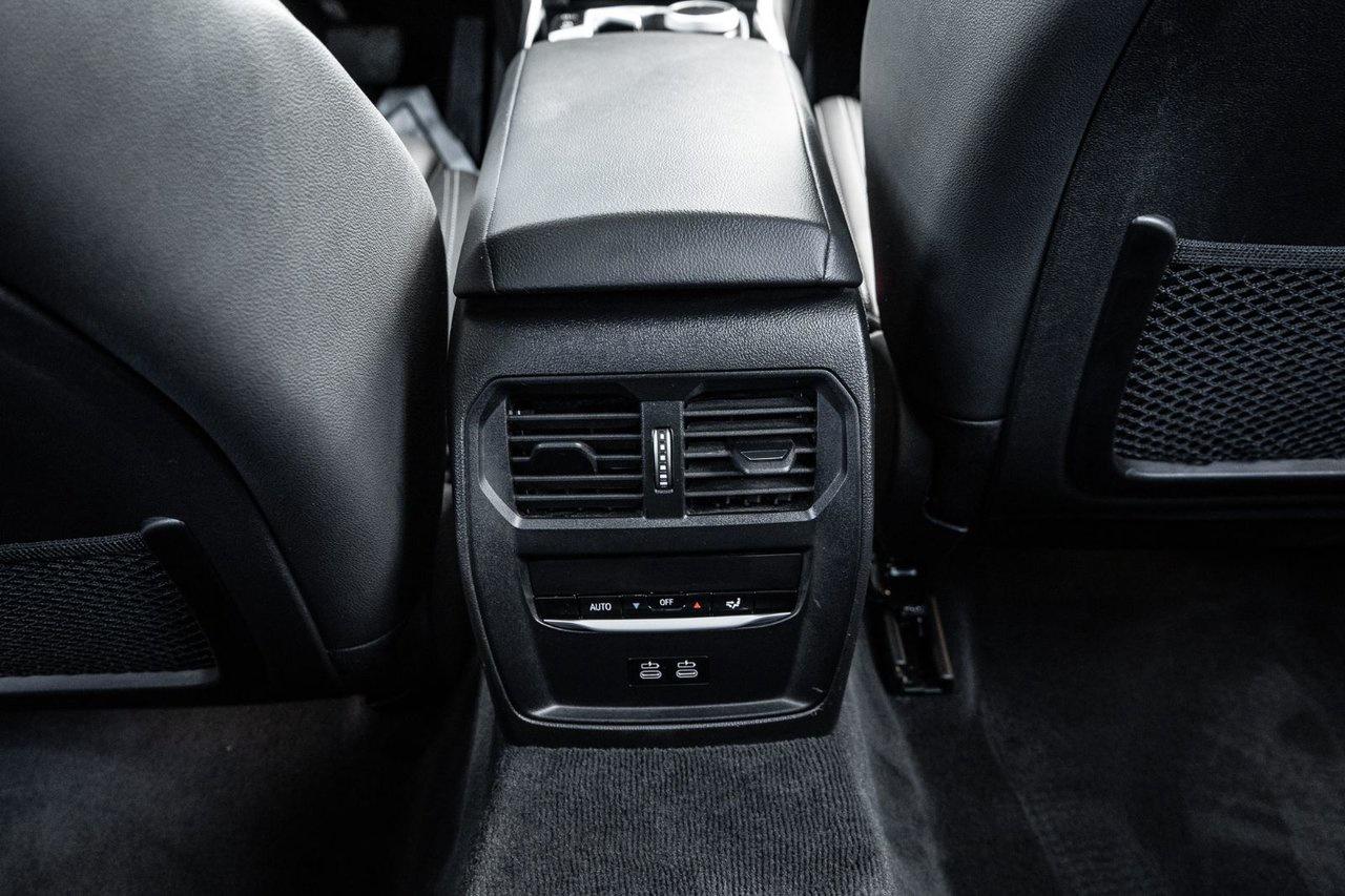 2023 BMW 3 Series 330e xDrive Photo