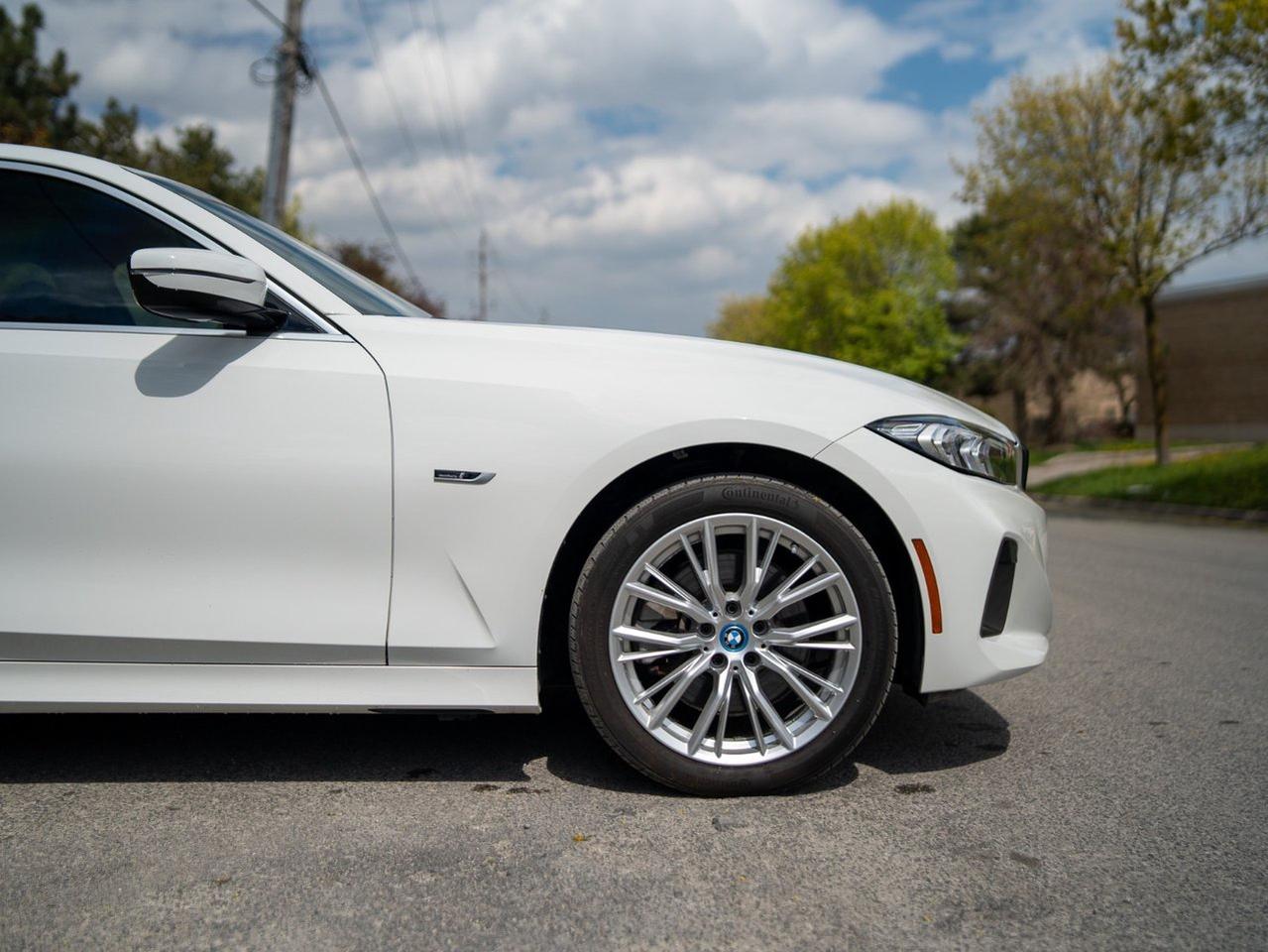 2023 BMW 3 Series 330e xDrive Photo3