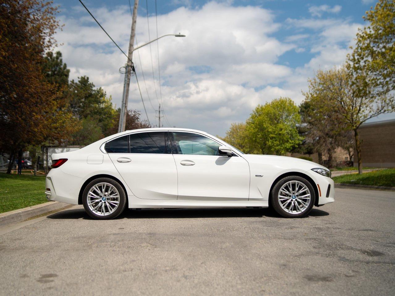 2023 BMW 3 Series 330e xDrive Photo