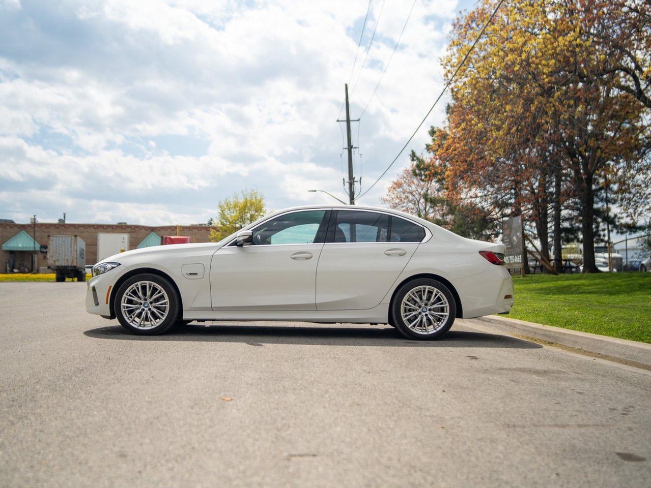 2023 BMW 3 Series 330e xDrive Photo