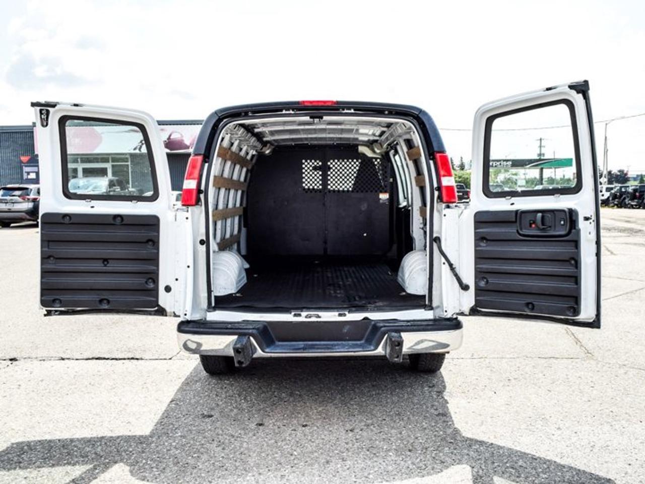 2023 GMC Savana Cargo Van RWD 2500 135" Backup Camera Air condition Photo