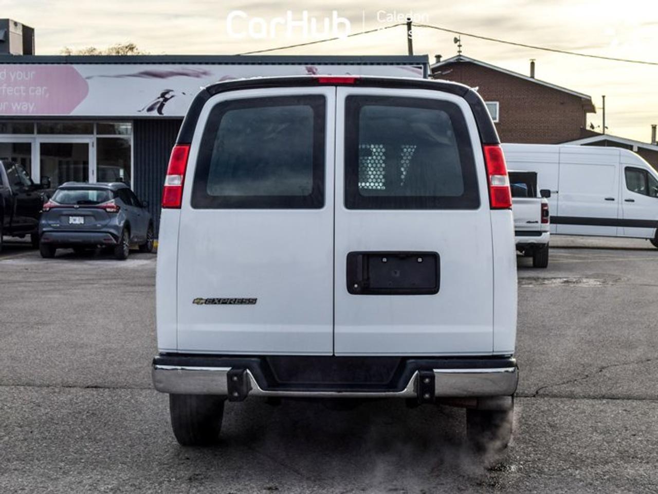 2024 Chevrolet Express Cargo Van RWD 2500 135"Backup Camera Air condition Photo
