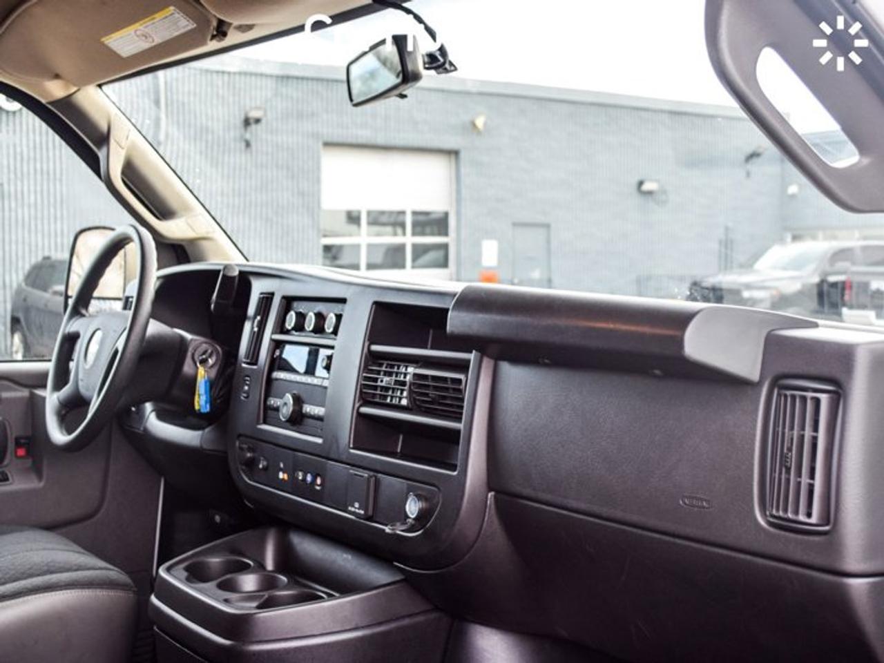 2024 Chevrolet Express Cargo Van RWD 2500 135"Backup Camera Air condition Photo