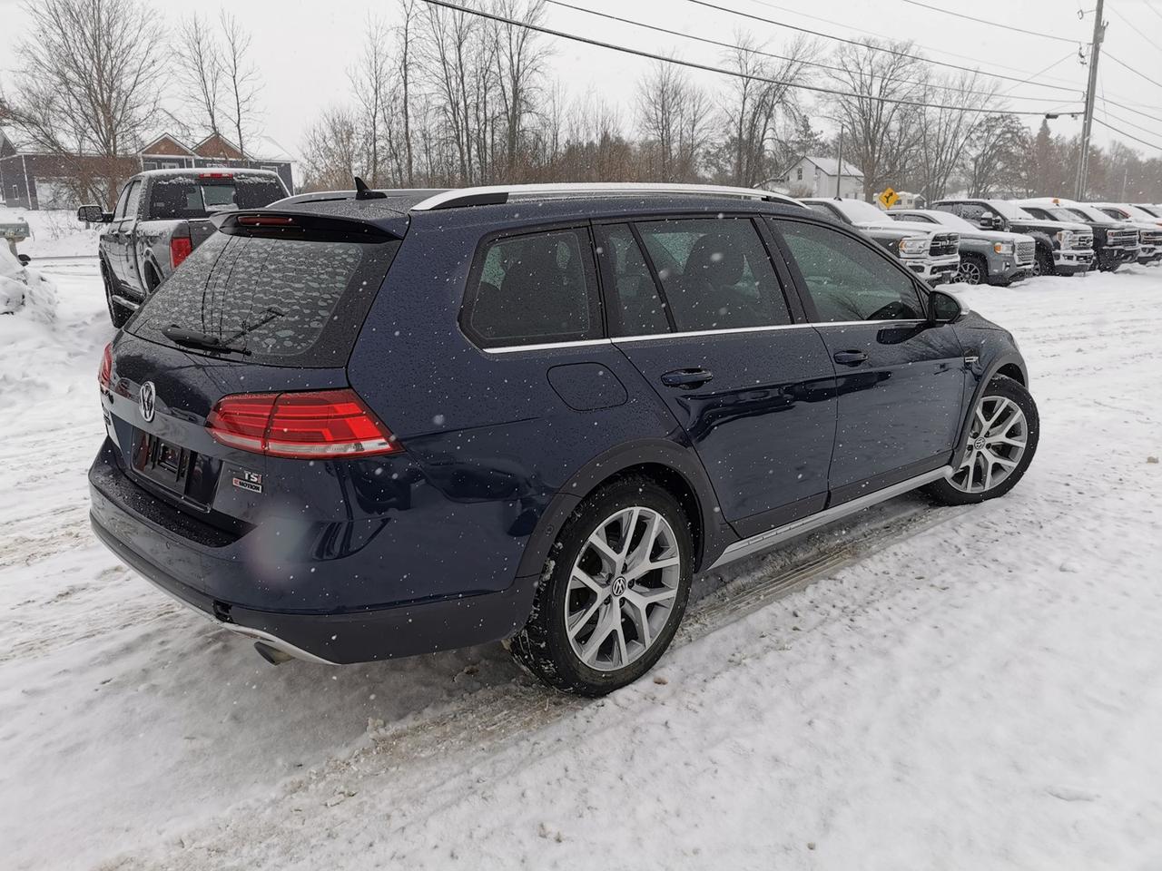 2018 Volkswagen Golf Alltrack Photo