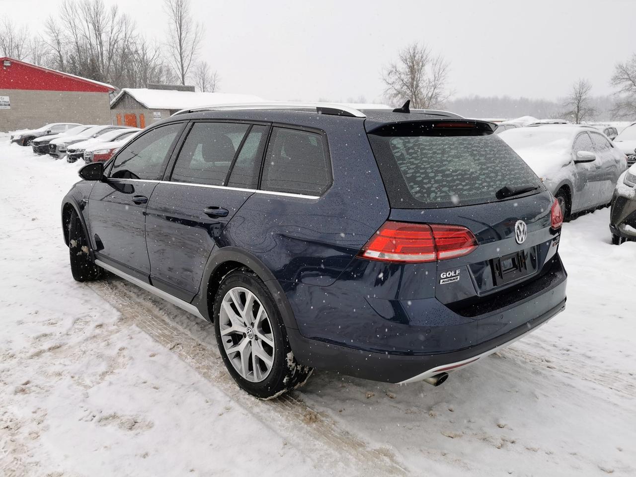 2018 Volkswagen Golf Alltrack Photo2