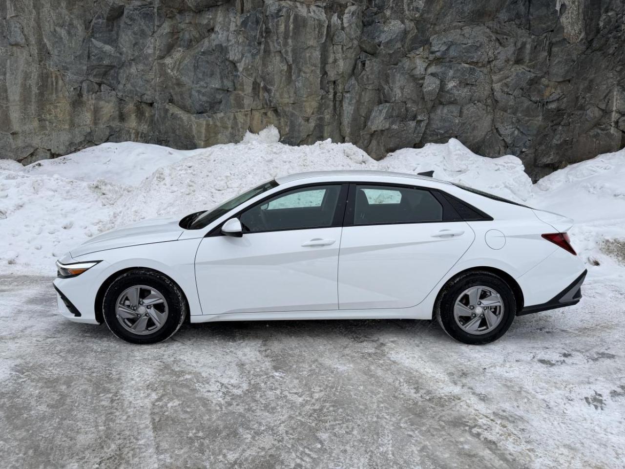 2025 Hyundai Elantra Essential IVT Photo