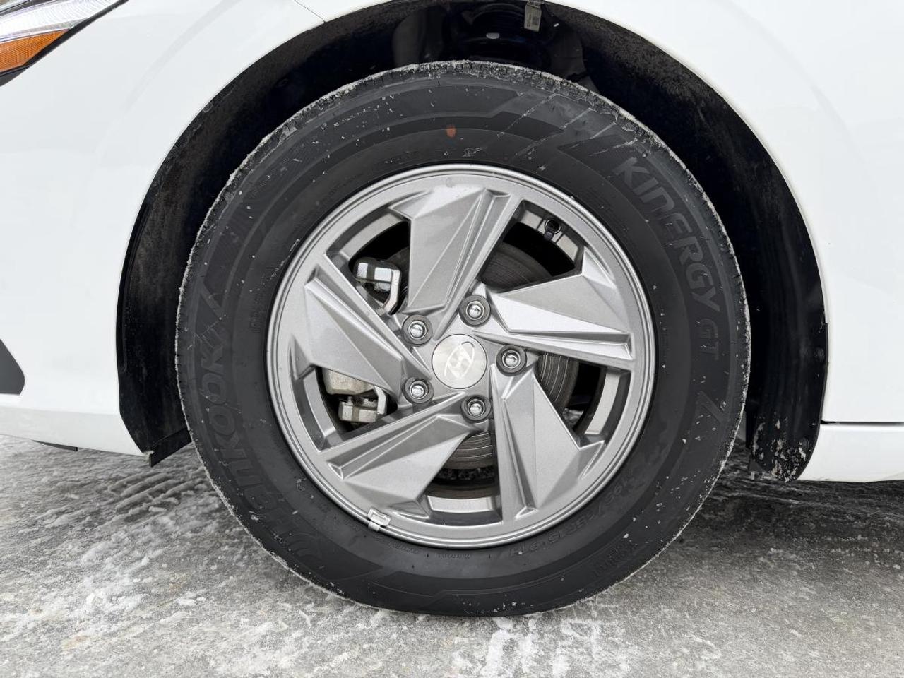 2025 Hyundai Elantra Essential IVT Photo