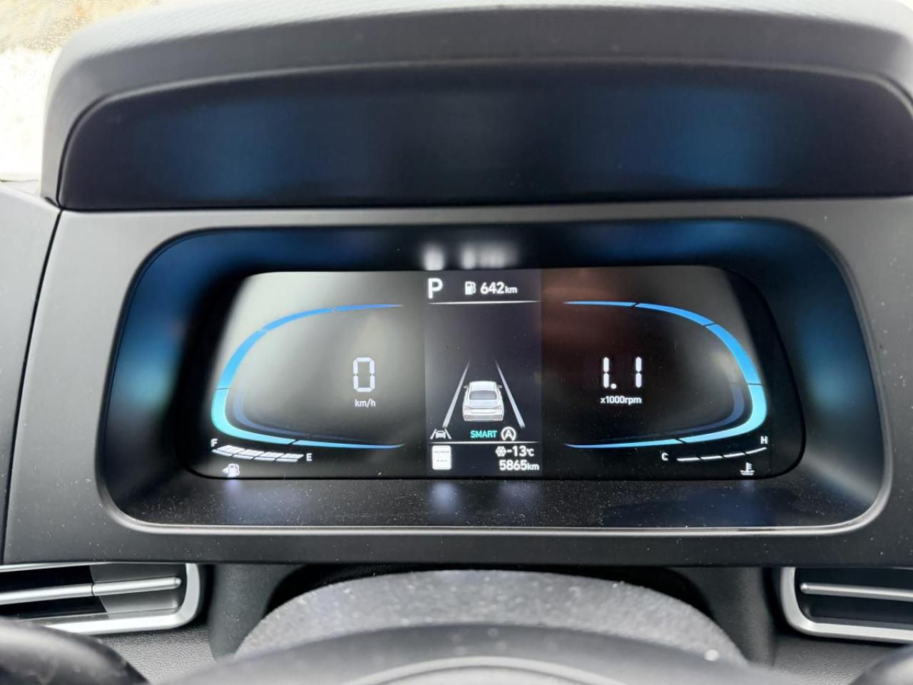 2025 Hyundai Elantra Essential IVT Photo