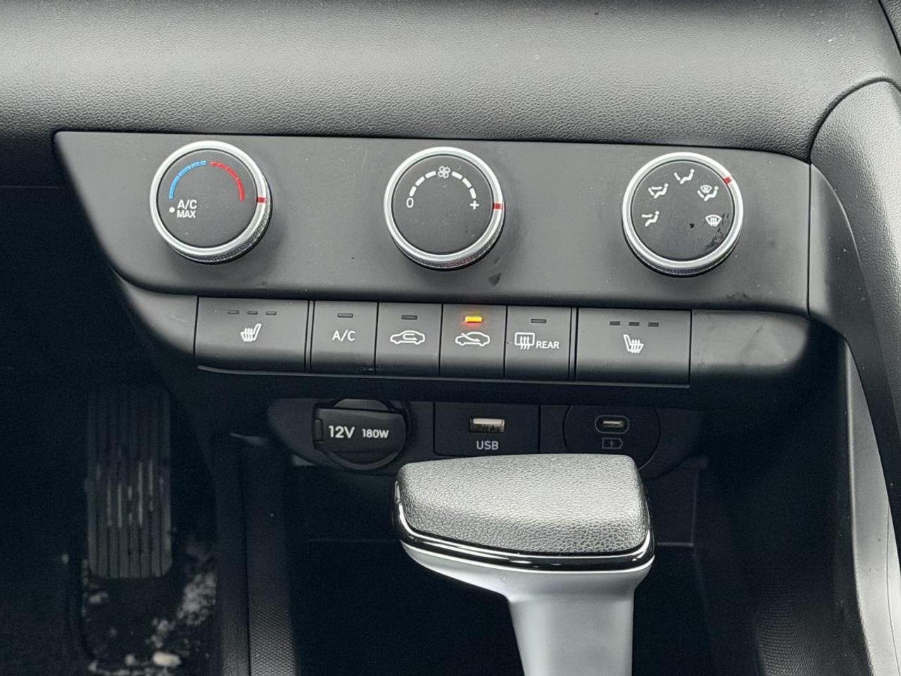 2025 Hyundai Elantra Essential IVT Photo