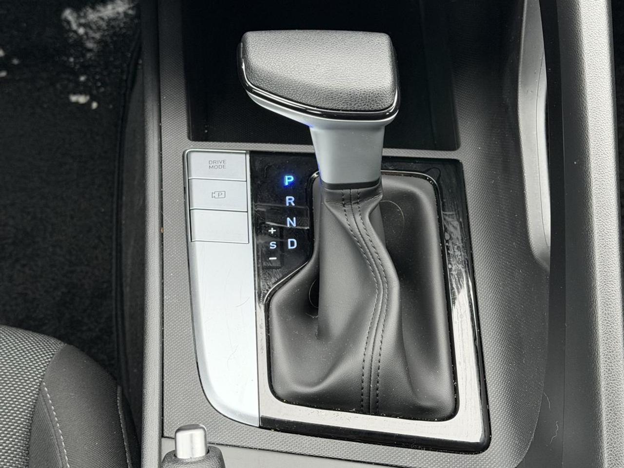 2025 Hyundai Elantra Essential IVT Photo