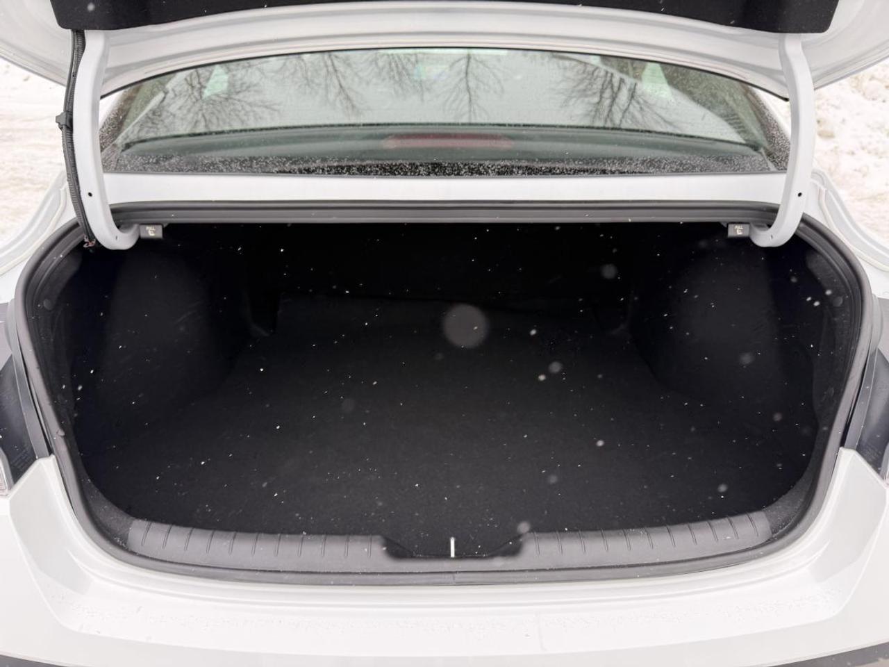 2025 Hyundai Elantra Essential IVT Photo