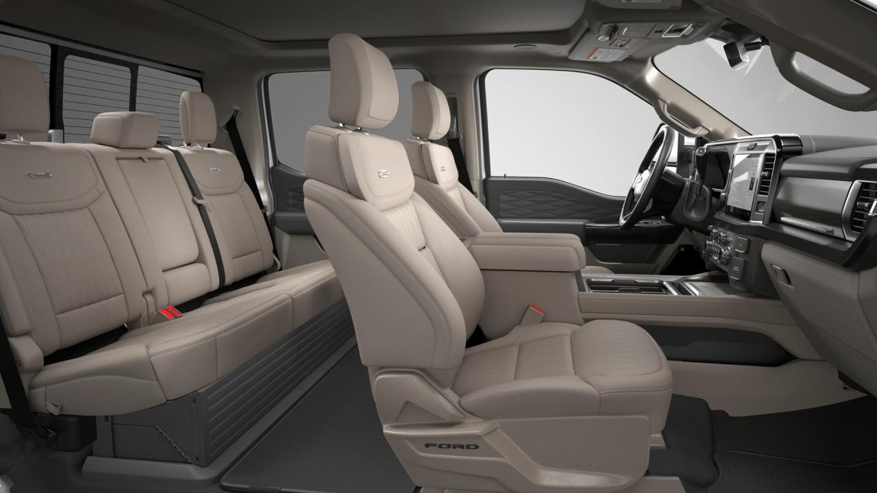 2026 Ford F-450 Super Duty DRW Platinum Photo