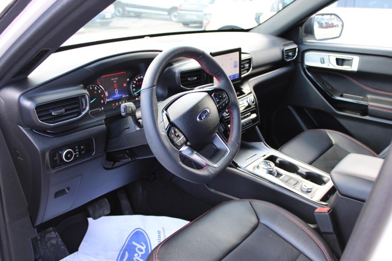 2024 Ford Explorer ST-Line Photo