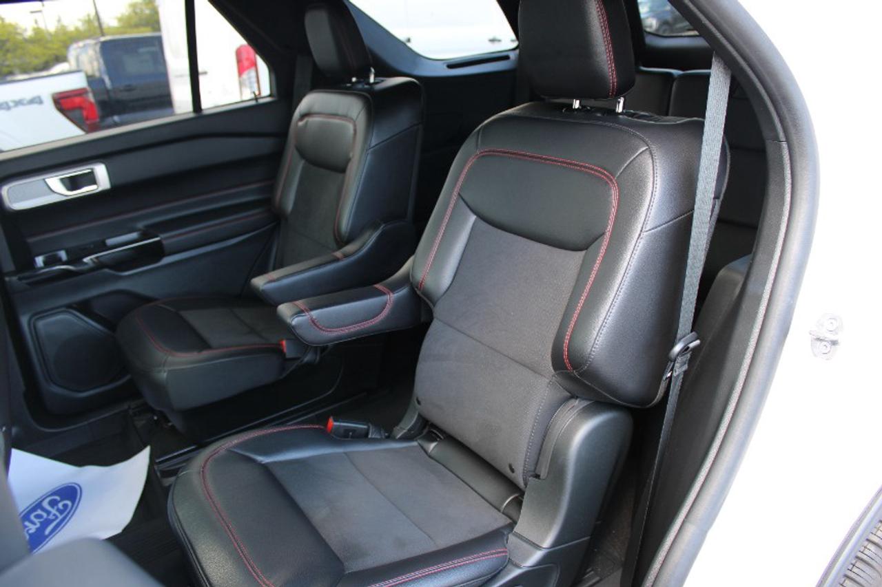2024 Ford Explorer ST-Line Photo
