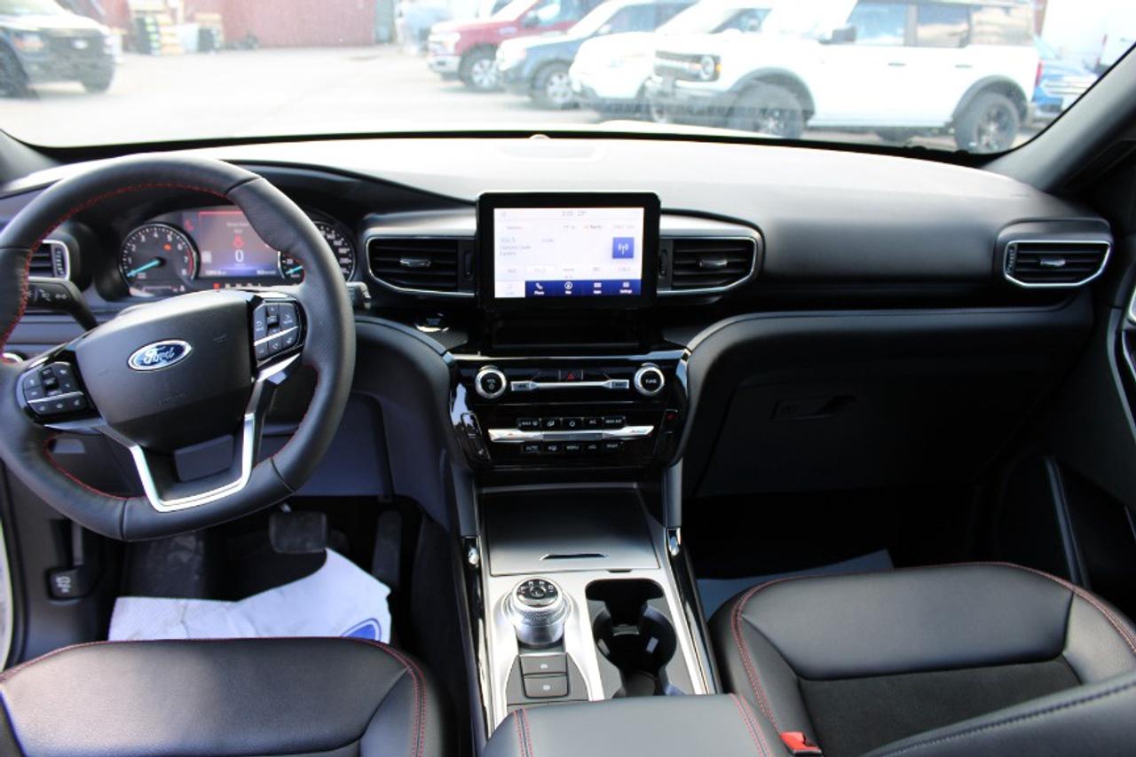 2024 Ford Explorer ST-Line Photo