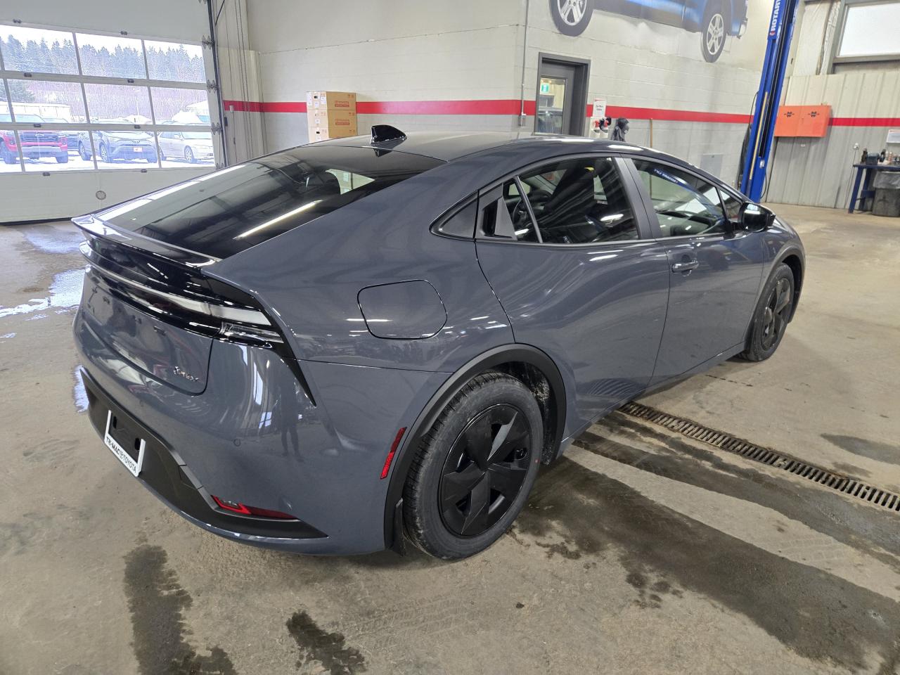 2026 Toyota Prius Plug-In Hybrid PRIUS PLUG-IN HYBRID SE Photo3