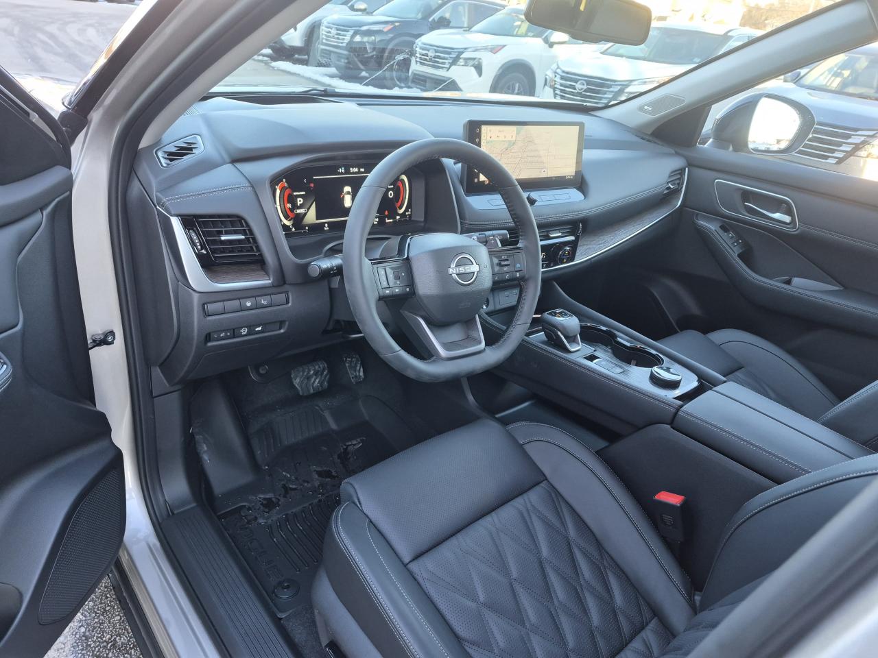 2026 Nissan Rogue Platinum Photo23