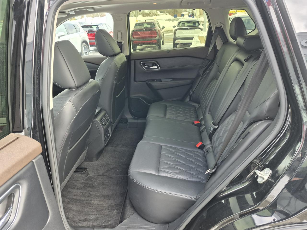 2023 Nissan ROGUE PLATINUM AWD HEADS UP DISPLAY, MEMORY SEATS Photo