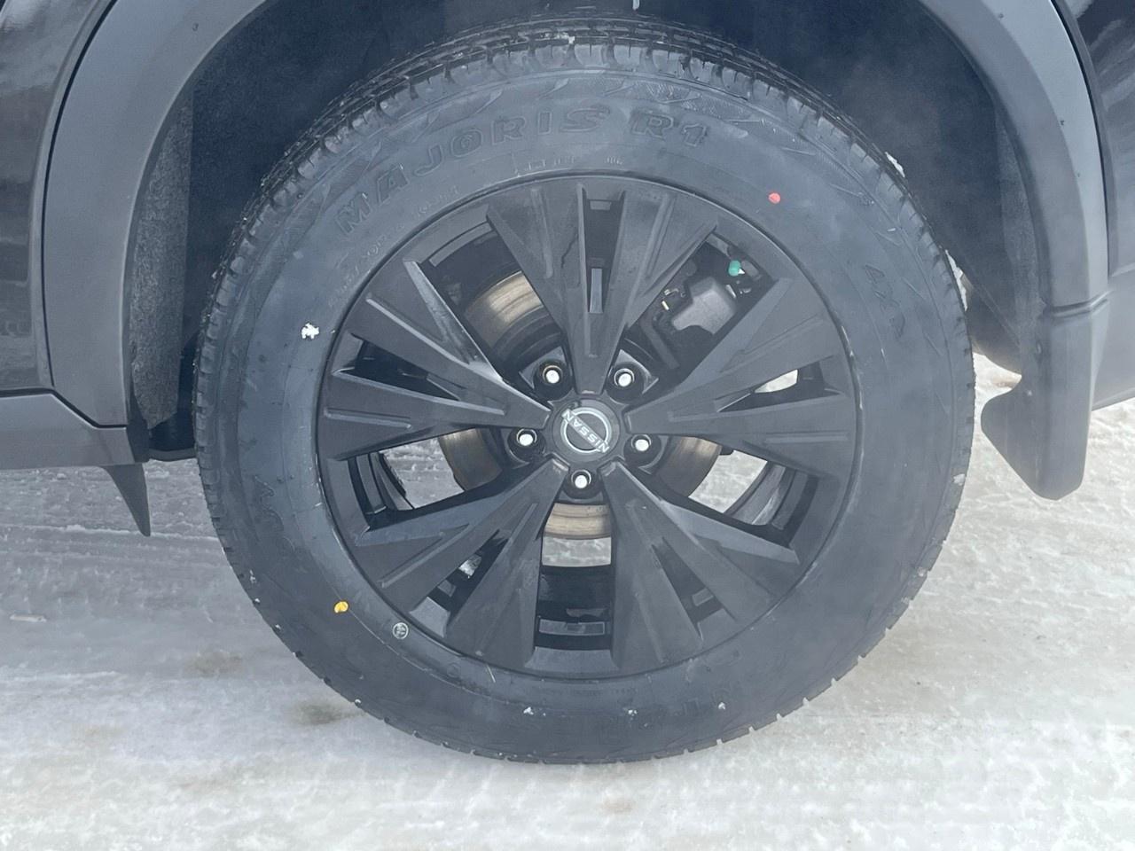 2023 Nissan Rogue Midnight Edition Photo