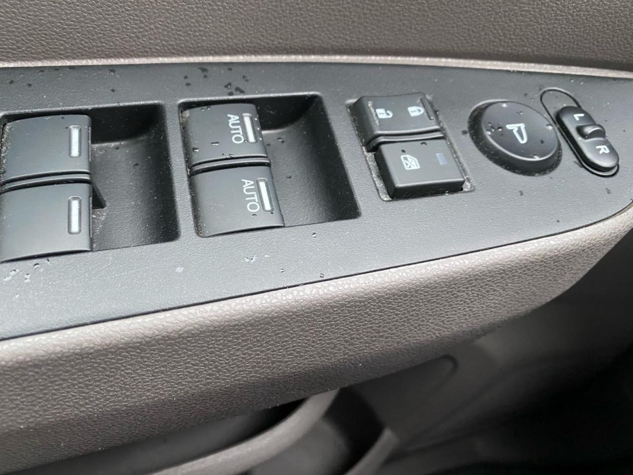 2017 Honda Odyssey LX | 7 Passenger Photo