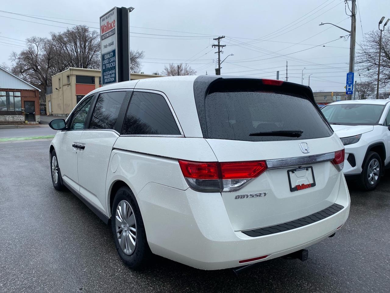 2017 Honda Odyssey LX | 7 Passenger Photo3