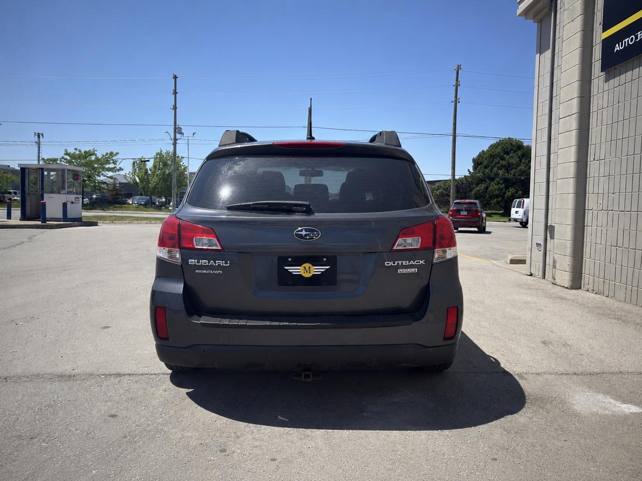 2013 Subaru Outback Premium - NO ACCIDENTS - ONE OWNER Photo