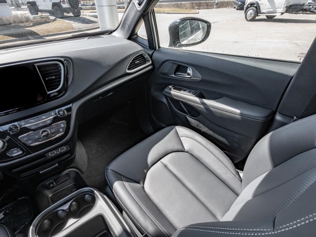 2026 Dodge Grand Caravan SXT Photo