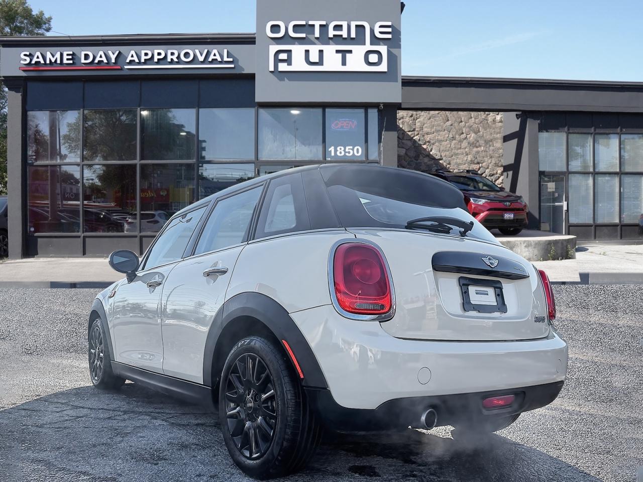 2018 MINI Cooper 5-Door Photo