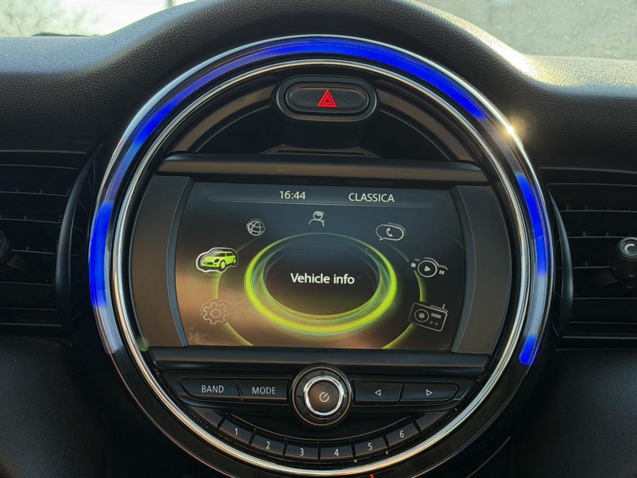 2018 MINI Cooper 5-Door Photo