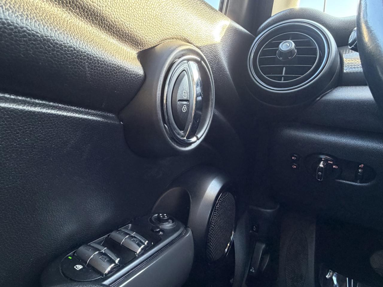 2018 MINI Cooper 5-Door Photo