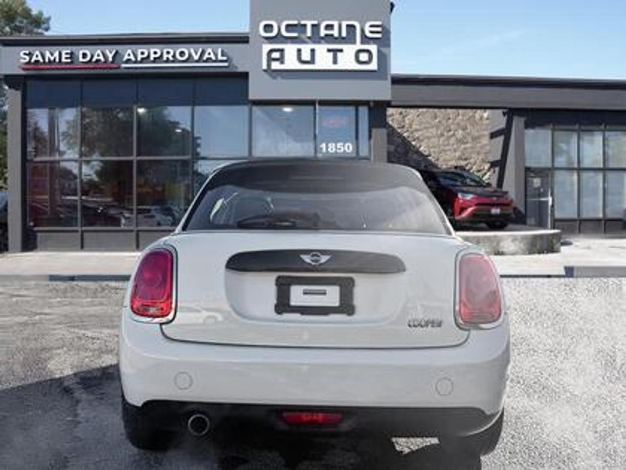 2018 MINI 5 Door Cooper FWD Photo4