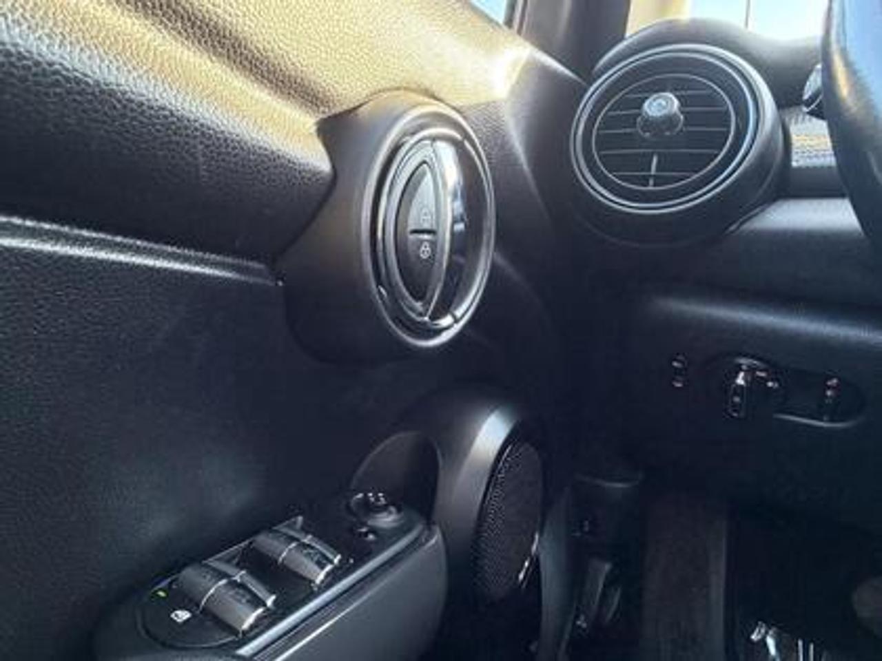 2018 MINI 5 Door Cooper FWD Photo